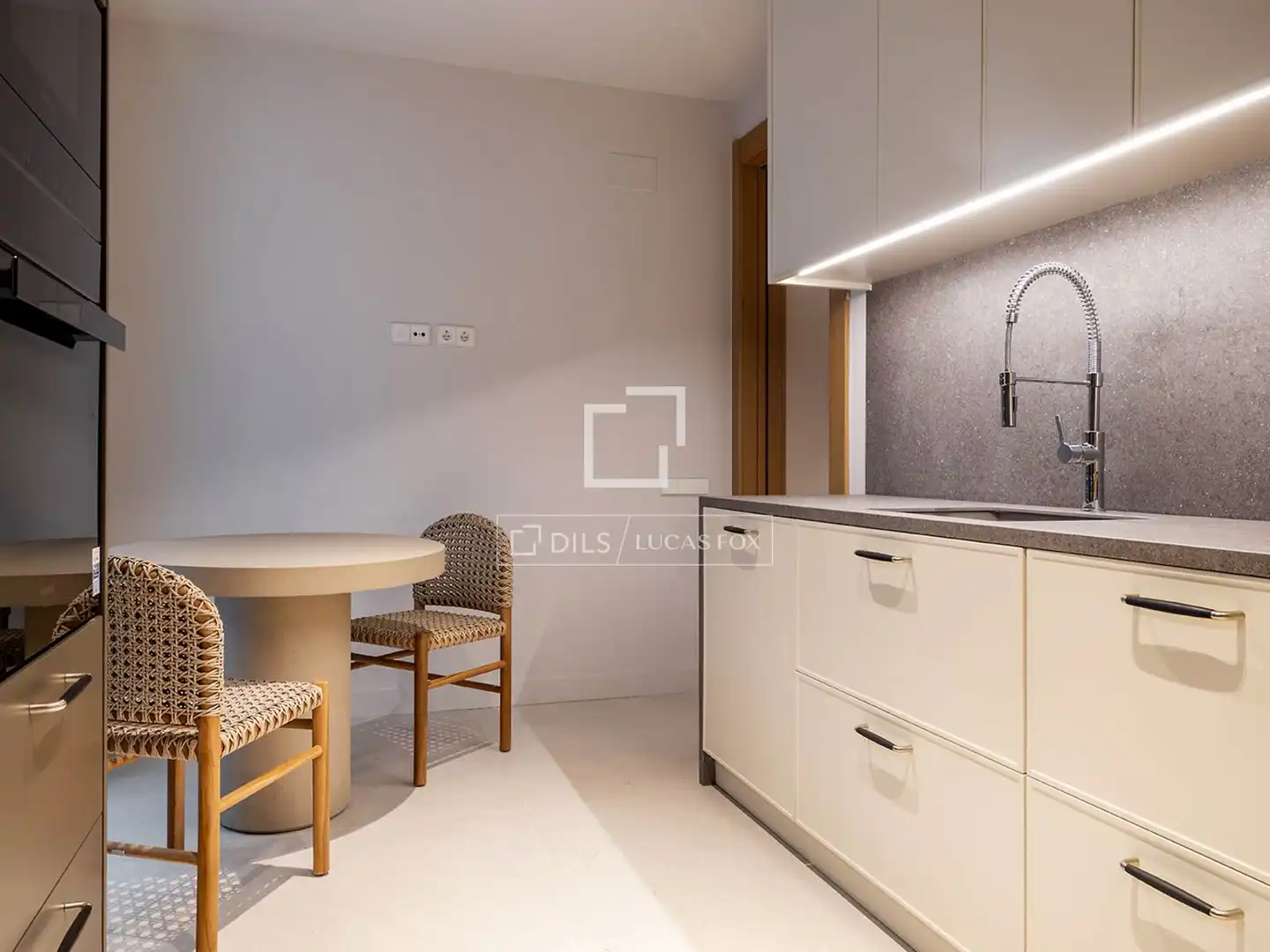 Küche von Wohnung zur Miete in Barcelona mit Klimaanlage, Terrasse und Möbliert