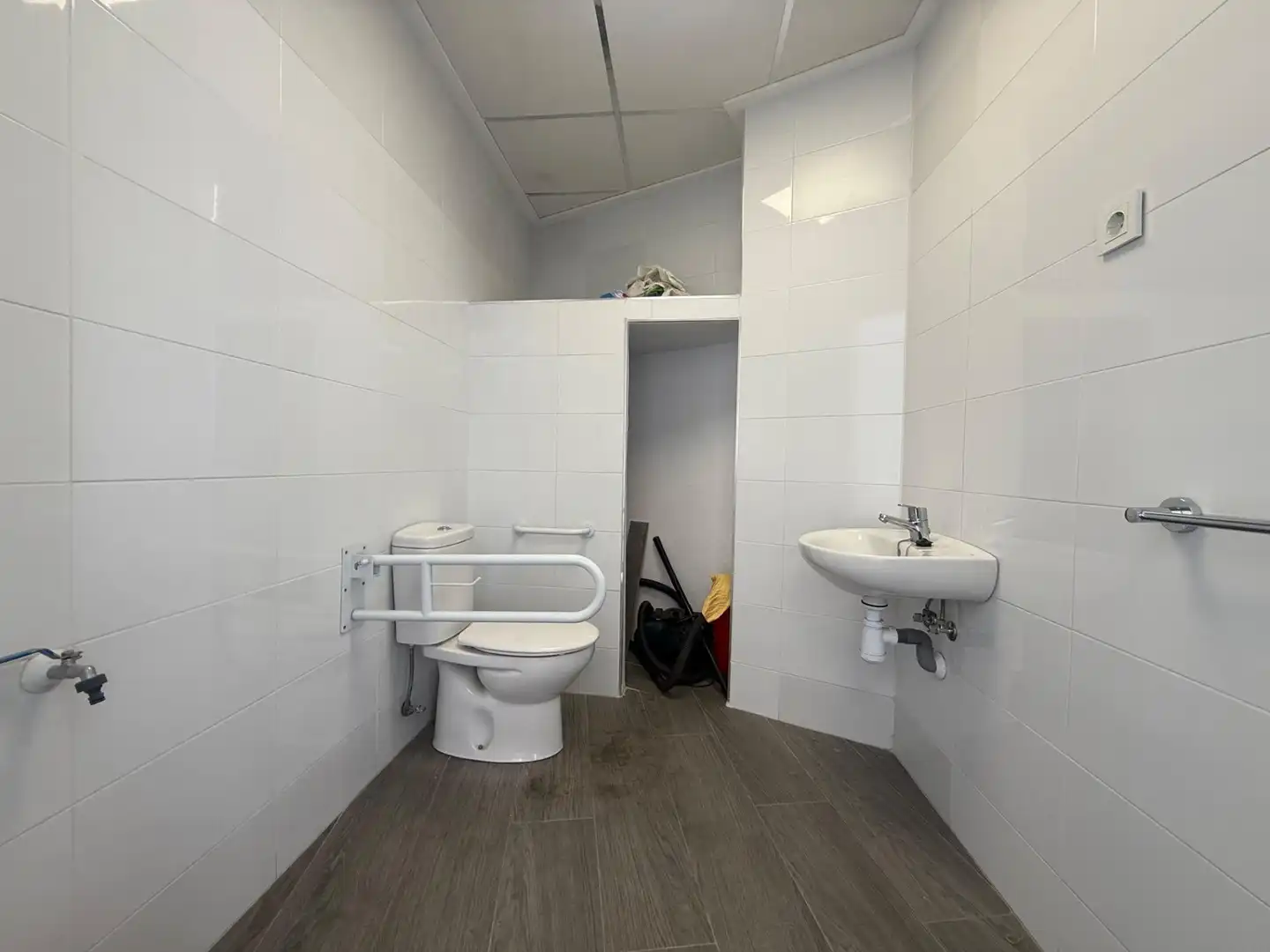 Bathroom of Office for sale in Torrevieja