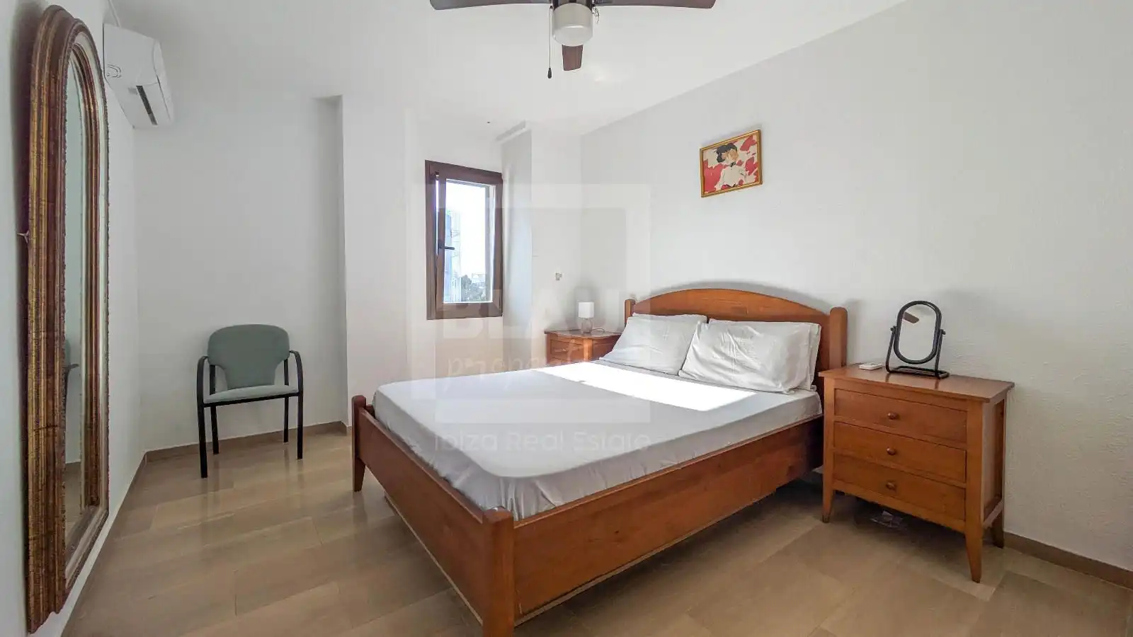 Schlafzimmer von Dachboden zum Verkauf in Sant Josep de sa Talaia mit Klimaanlage, Terrasse und Schwimmbad
