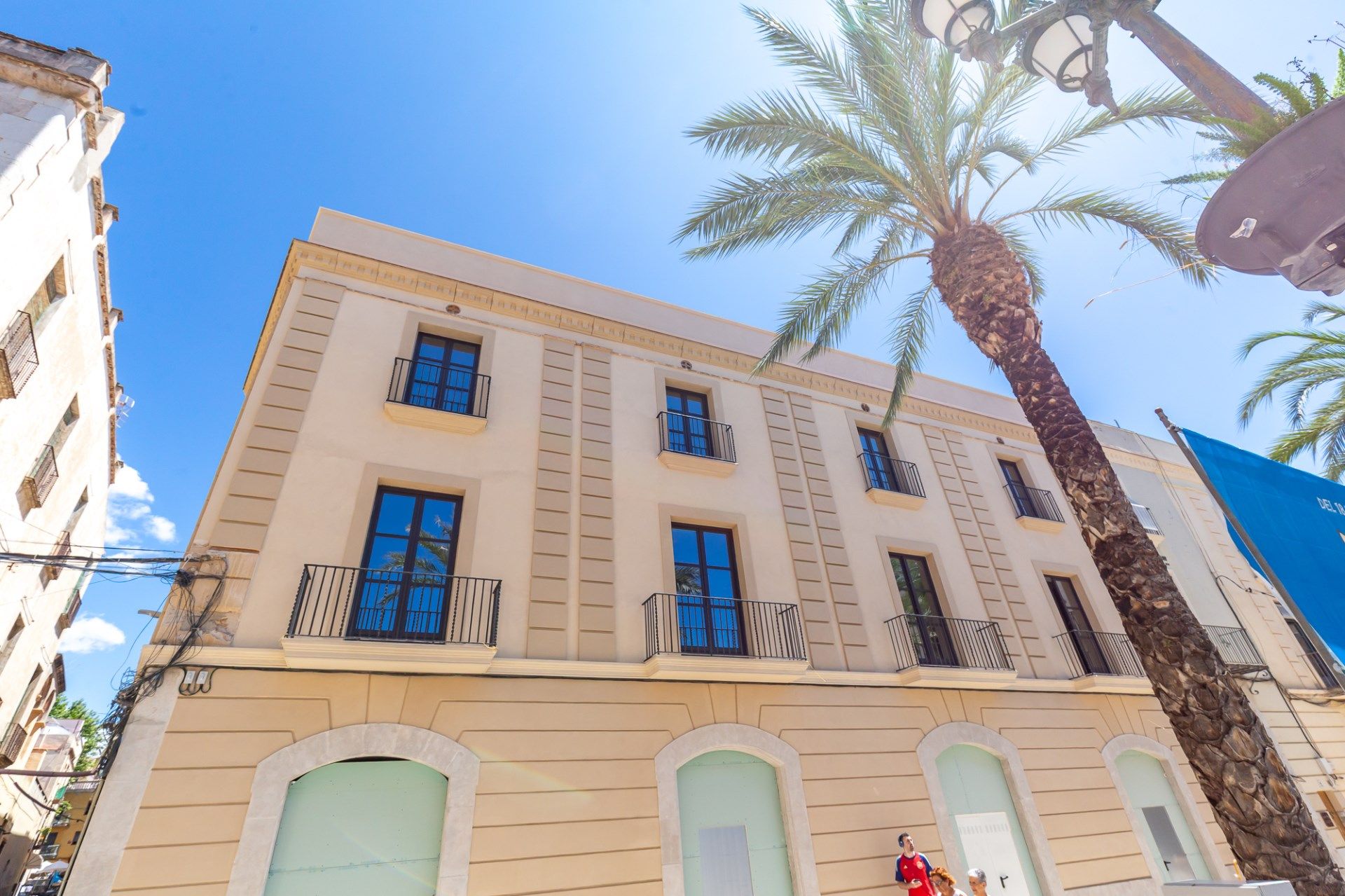 Exterior view of Planta baja for sale in Vilanova i la Geltrú  with Air Conditioner, Heating and Terrace