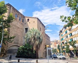 Vista exterior de Edifici en venda en Manresa