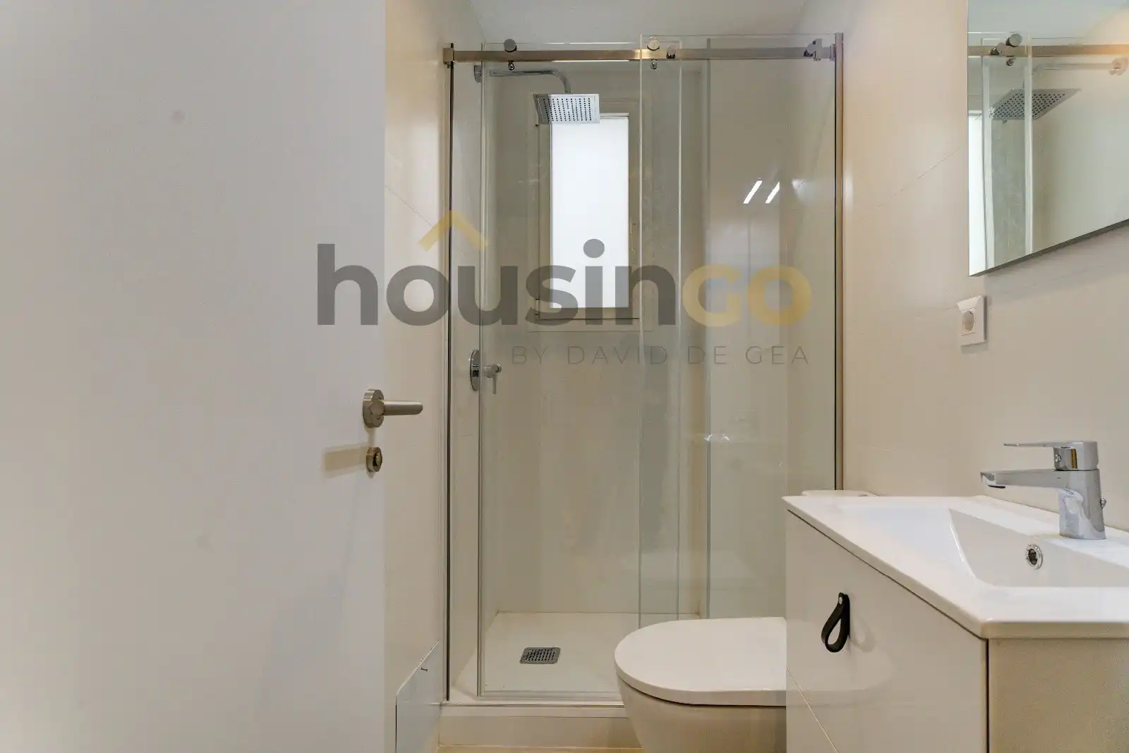 Bathroom of Flat for sale in Madrid  with Air Conditioner, Heating and Terrace