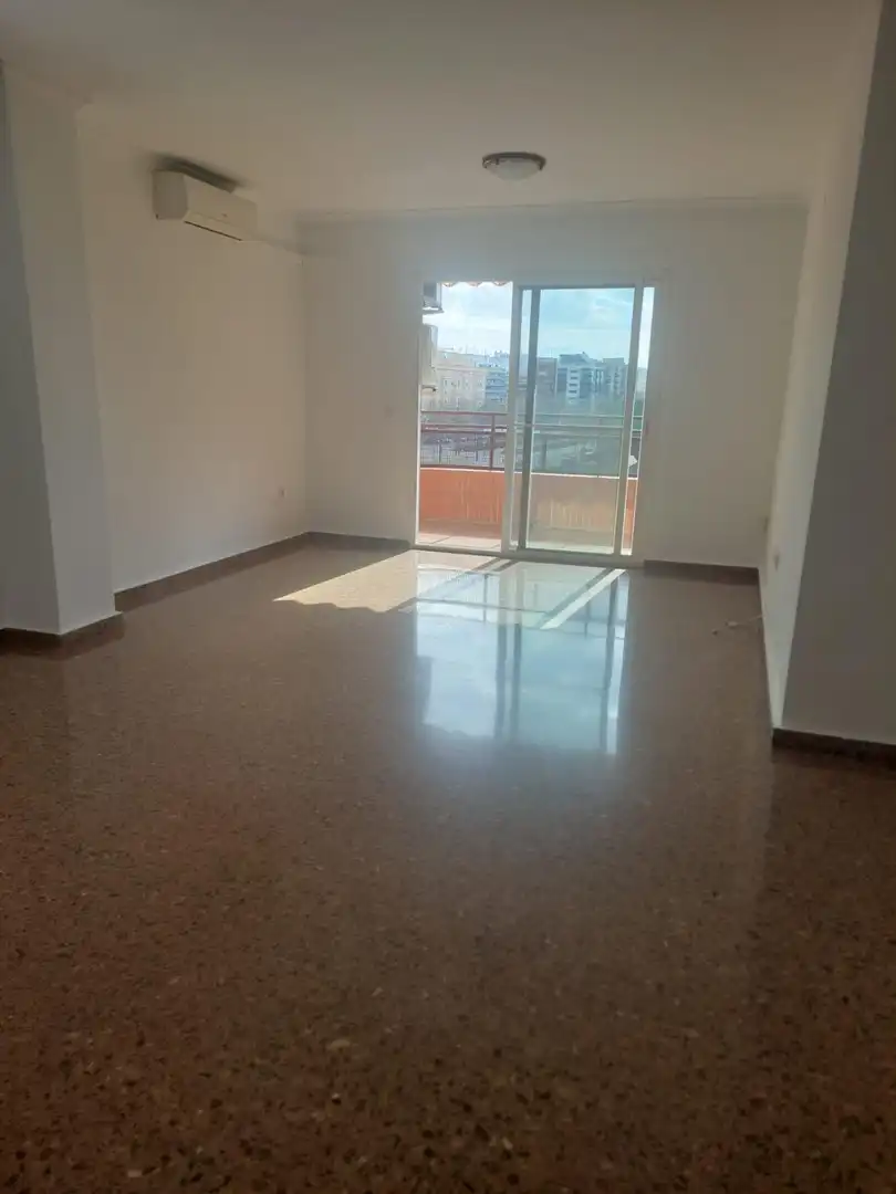 Sala d'estar de Pis de lloguer en Valencia amb Aire condicionat i Terrassa
