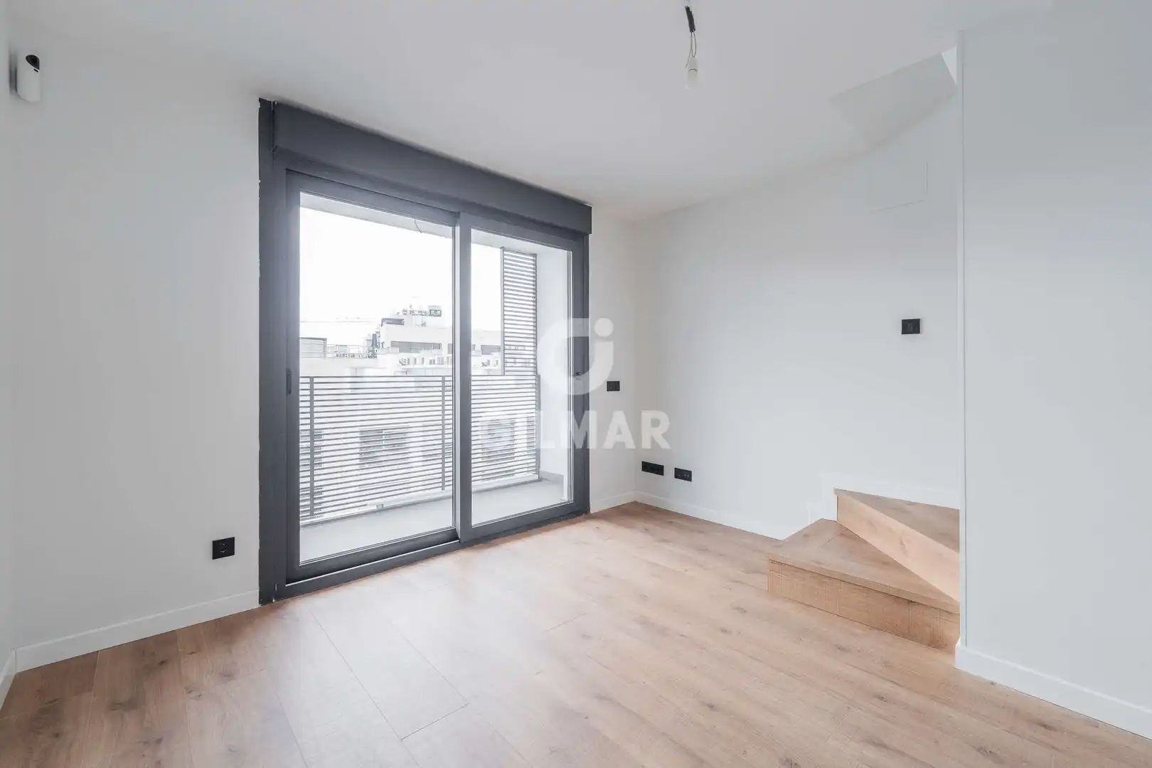 Habitación de Ático en venta en Madrid con Calefacción, Trastero y Balcón