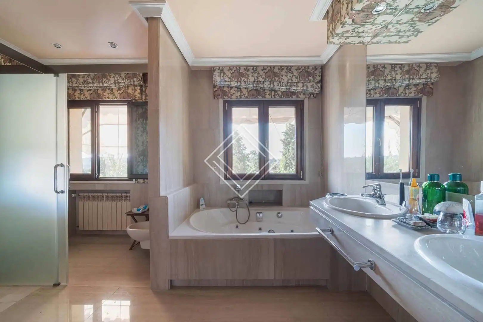 Bany de Casa o xalet en venda en Madrid amb Jardí privat, Terrassa i Traster