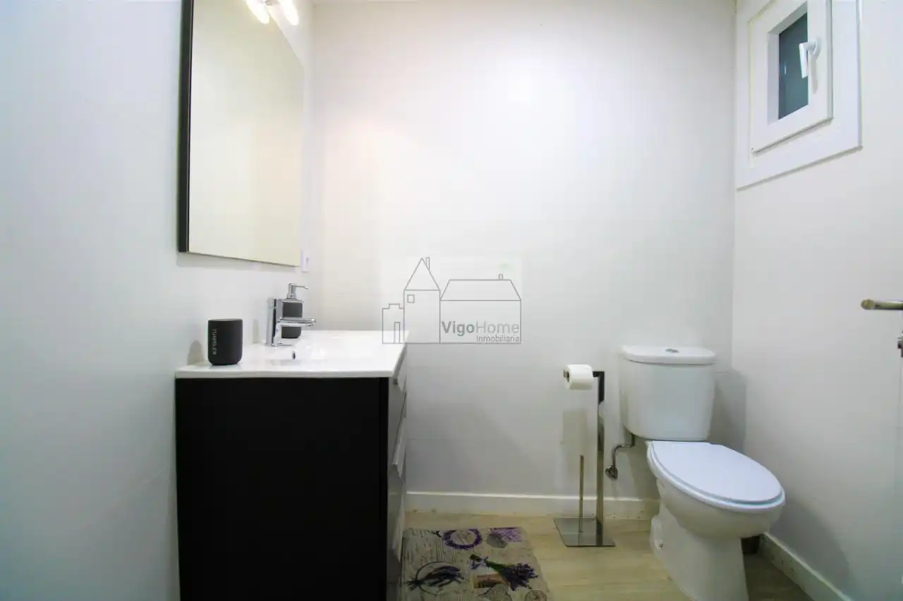 Badezimmer von Wohnung zur Miete in Vigo  mit Heizung, Terrasse und Möbliert
