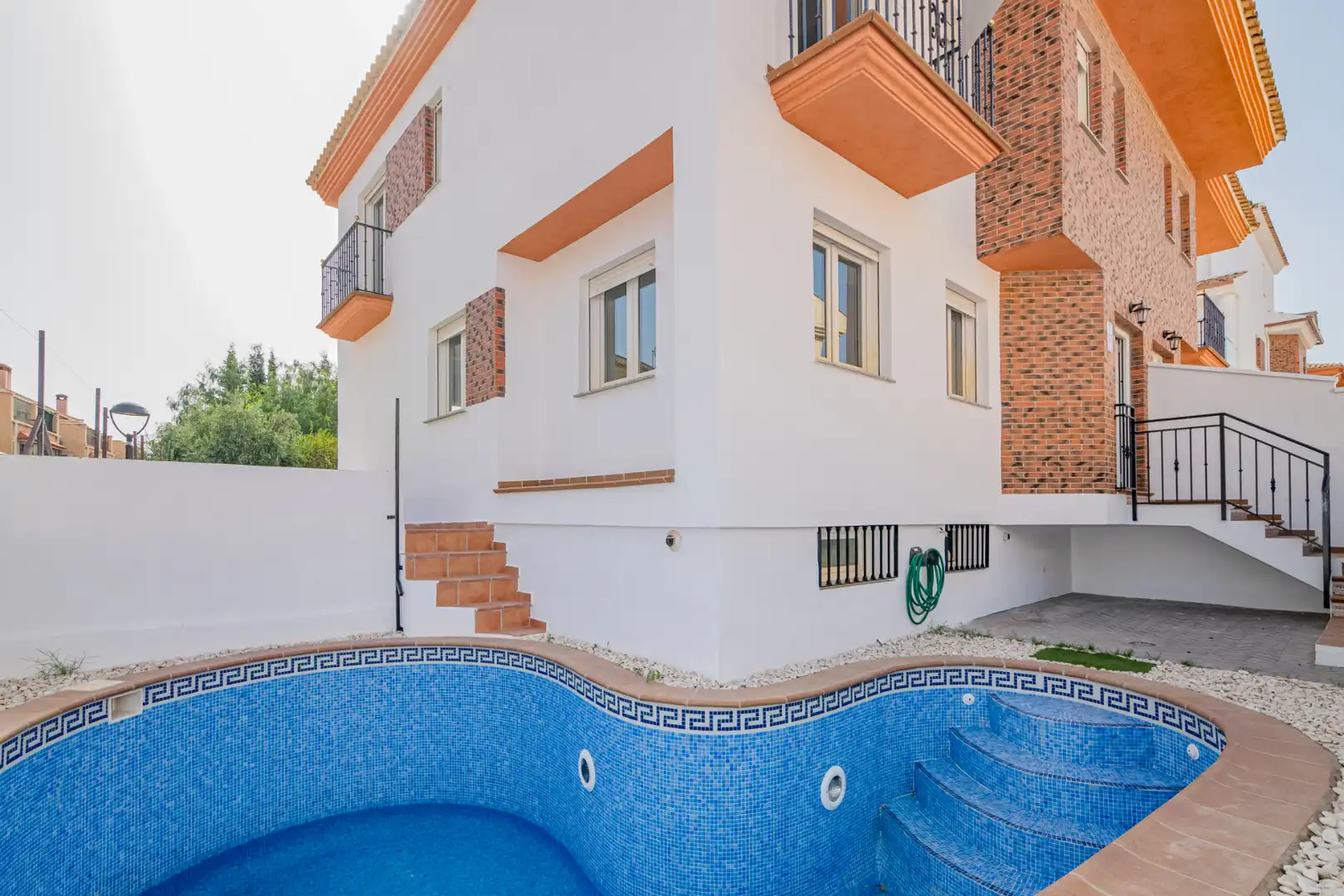 Casa bifamiliare con terrazza in vendita a Calle Río Monachil 7, imagen 2