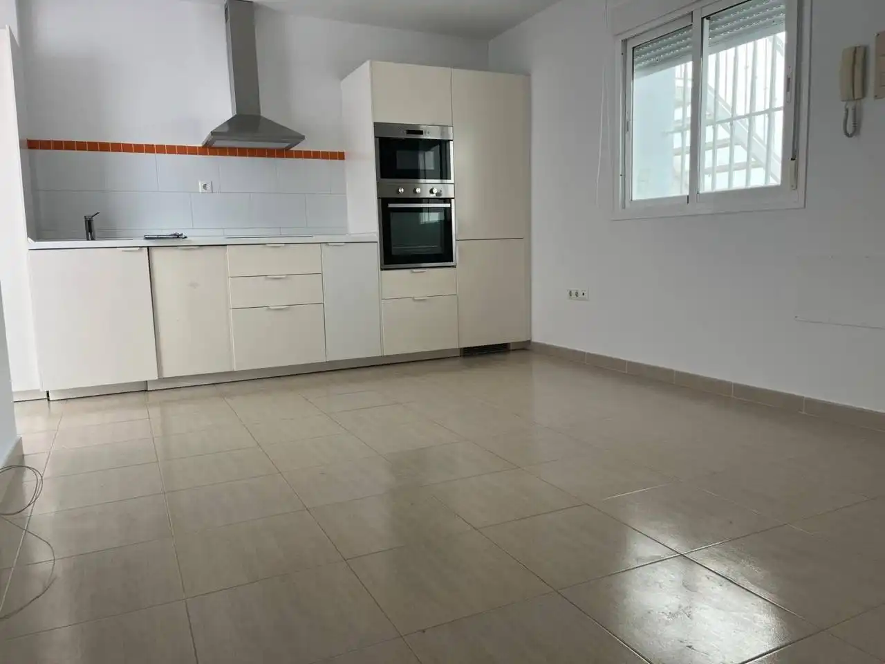 Küche von Dachboden zum Verkauf in San Fernando mit Klimaanlage und Terrasse