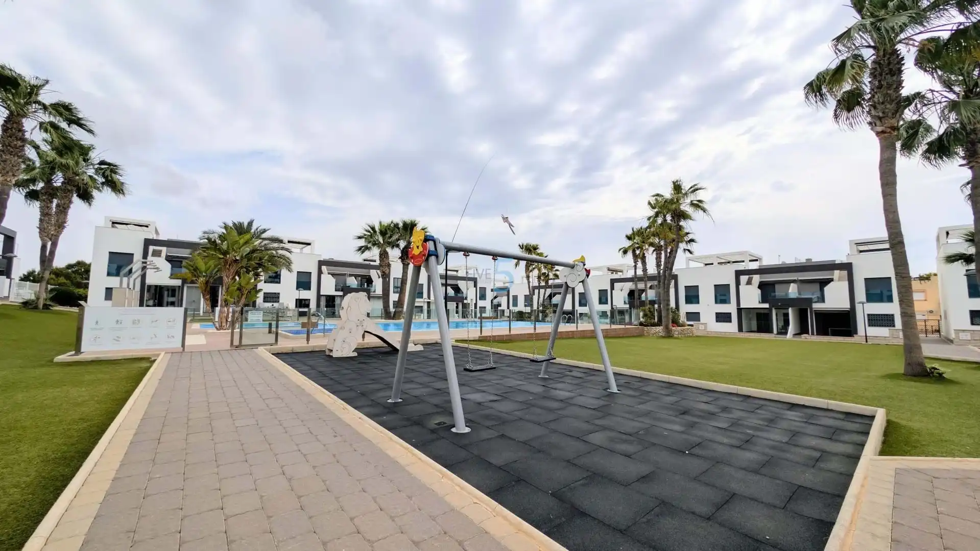 Vista exterior de Pis en venda en Orihuela amb Aire condicionat, Terrassa i Traster