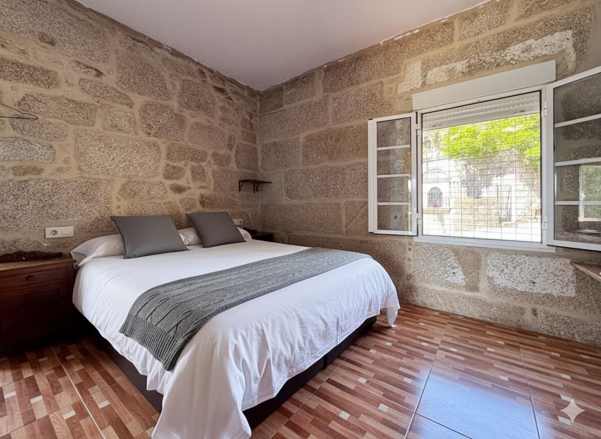 Dormitori de Casa o xalet en venda en A Lama   amb Jardí privat
