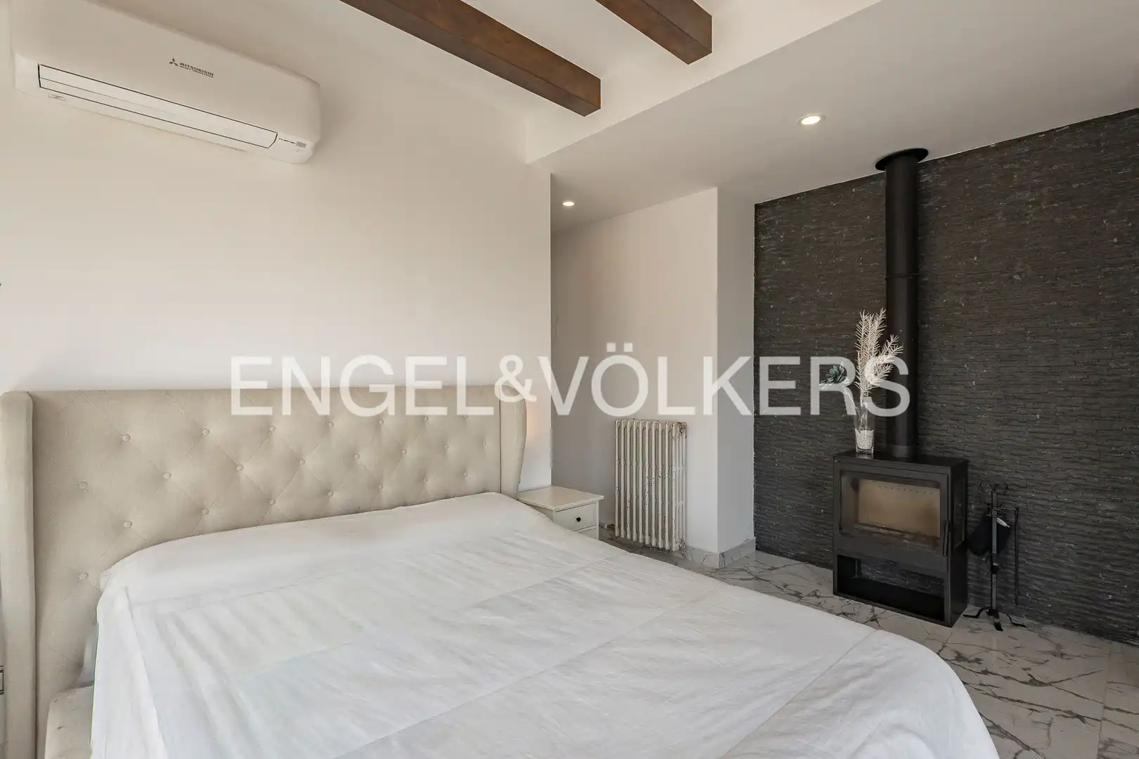 Bedroom of Houses for sale in Castelldefels  with Air Conditioner, Heating and Swimming Pool