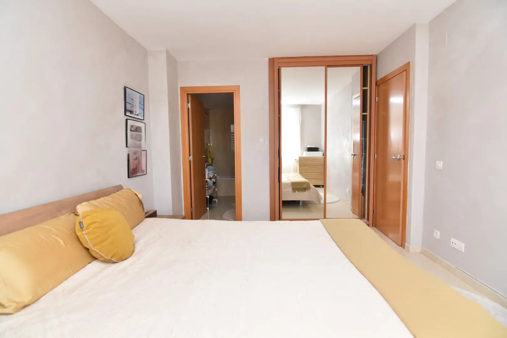 Habitación de Casa adosada en venta en Calella con Aire acondicionado, Calefacción y Jardín privado