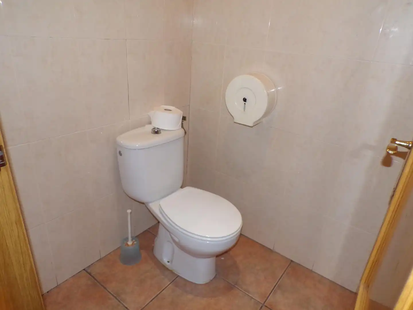 Bathroom of Commercial properties for sale in Castellón de la Plana / Castelló de la Plana  with Air Conditioner, Terrace and Furnished
