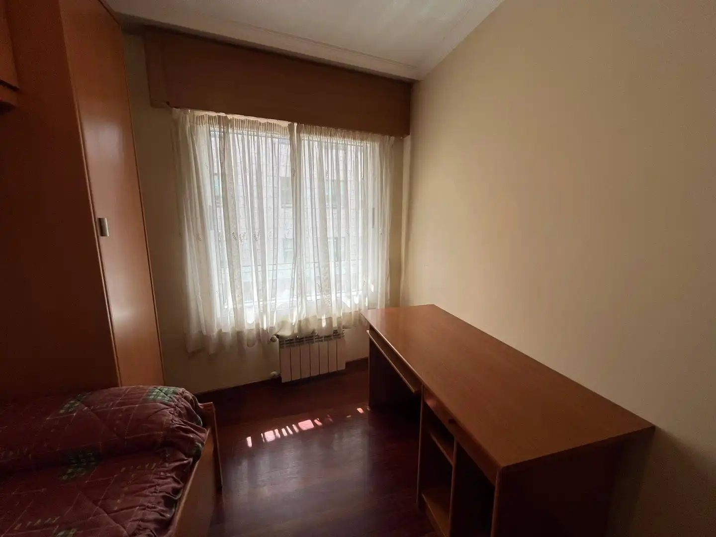 Habitación de Piso de alquiler en Santiago de Compostela  con Calefacción, Trastero y Amueblado