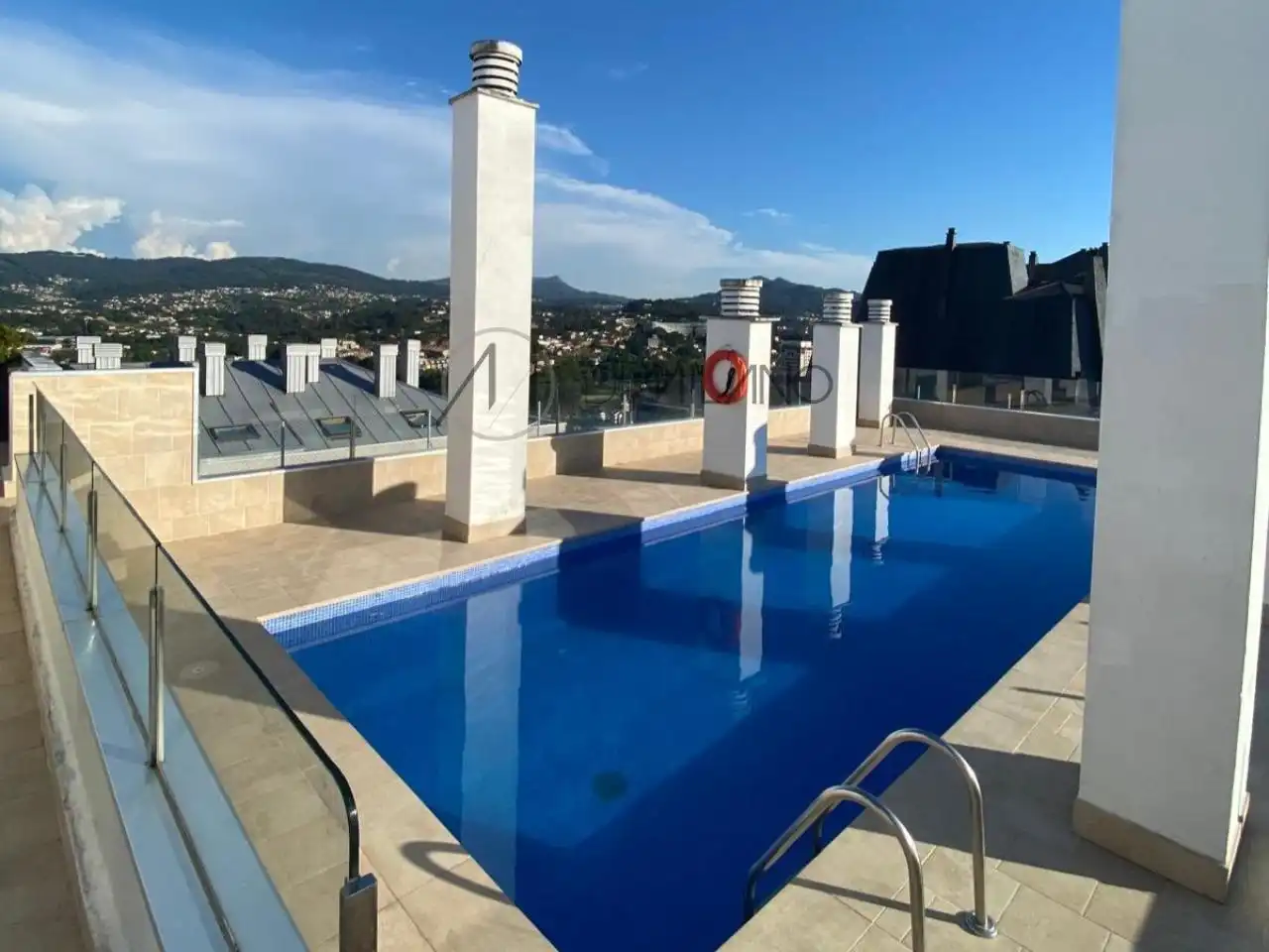 Piscina de Pis en venda en Vigo  amb Calefacció, Piscina i Piscina comunitària