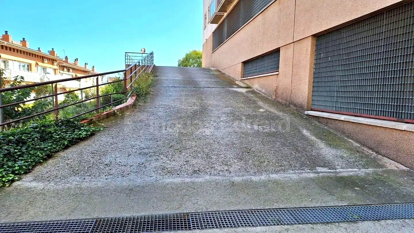 Parkplatz von Garage zum Verkauf in Argentona