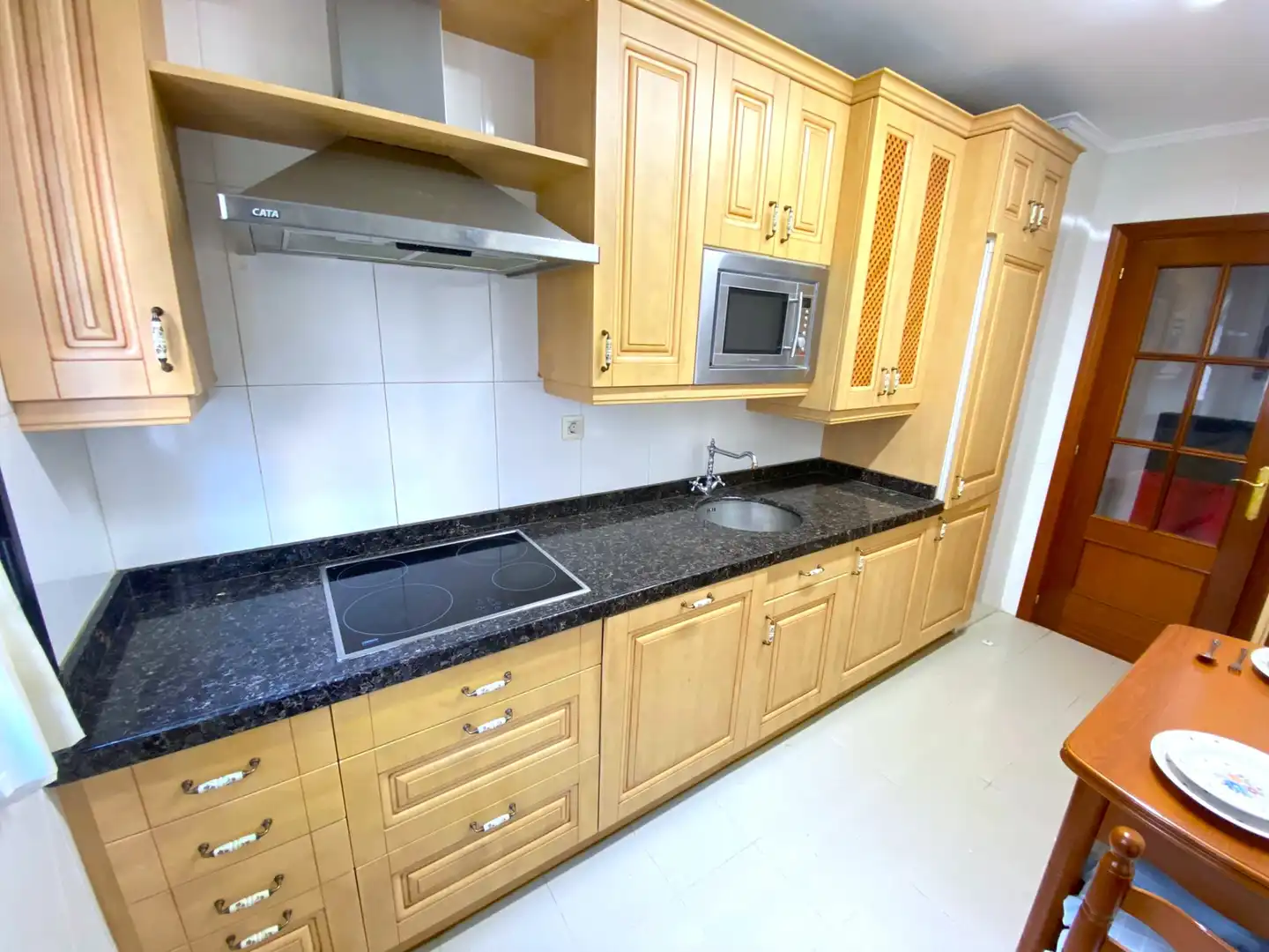 Cocina de Piso en venta en Castro-Urdiales con Calefacción, Jardín privado y Parquet