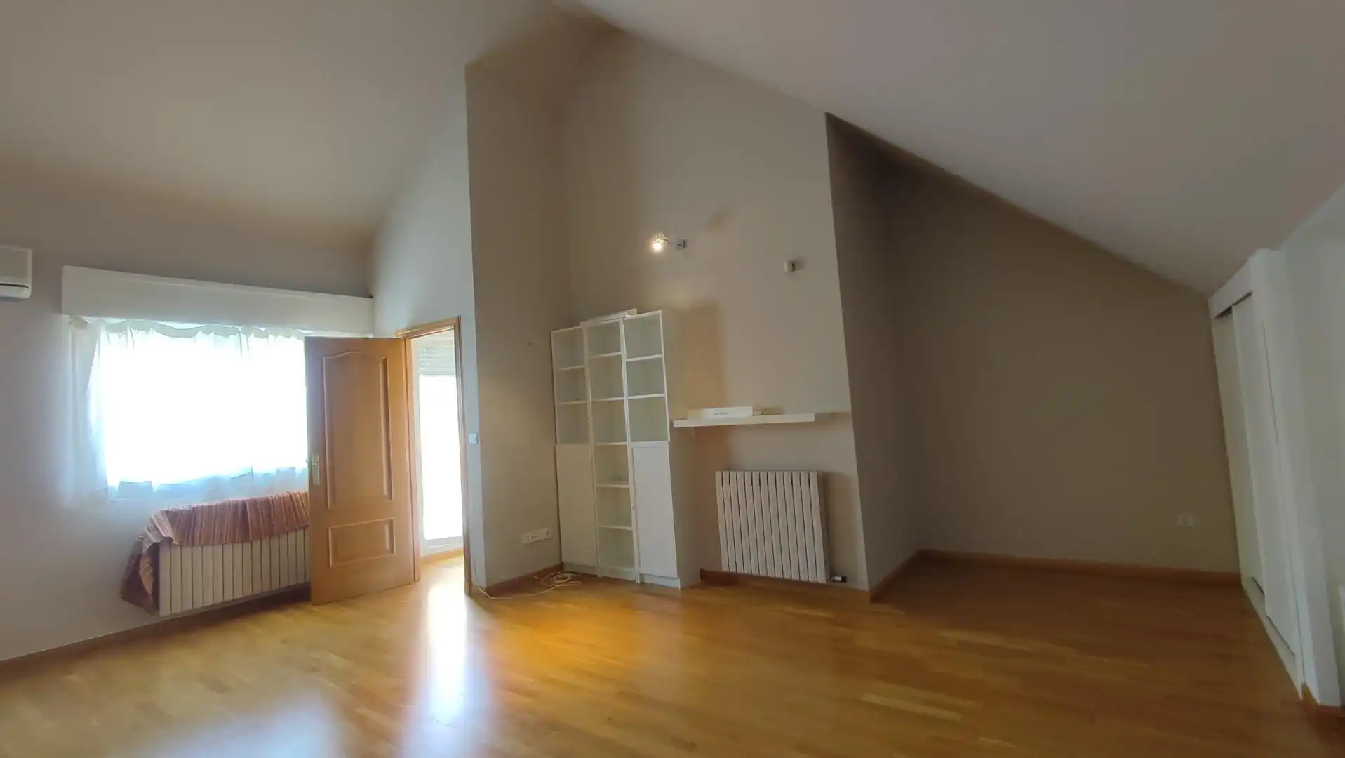Sala de estar de Casa adosada de alquiler en Zaragoza con Aire acondicionado, Calefacción y Jardín privado