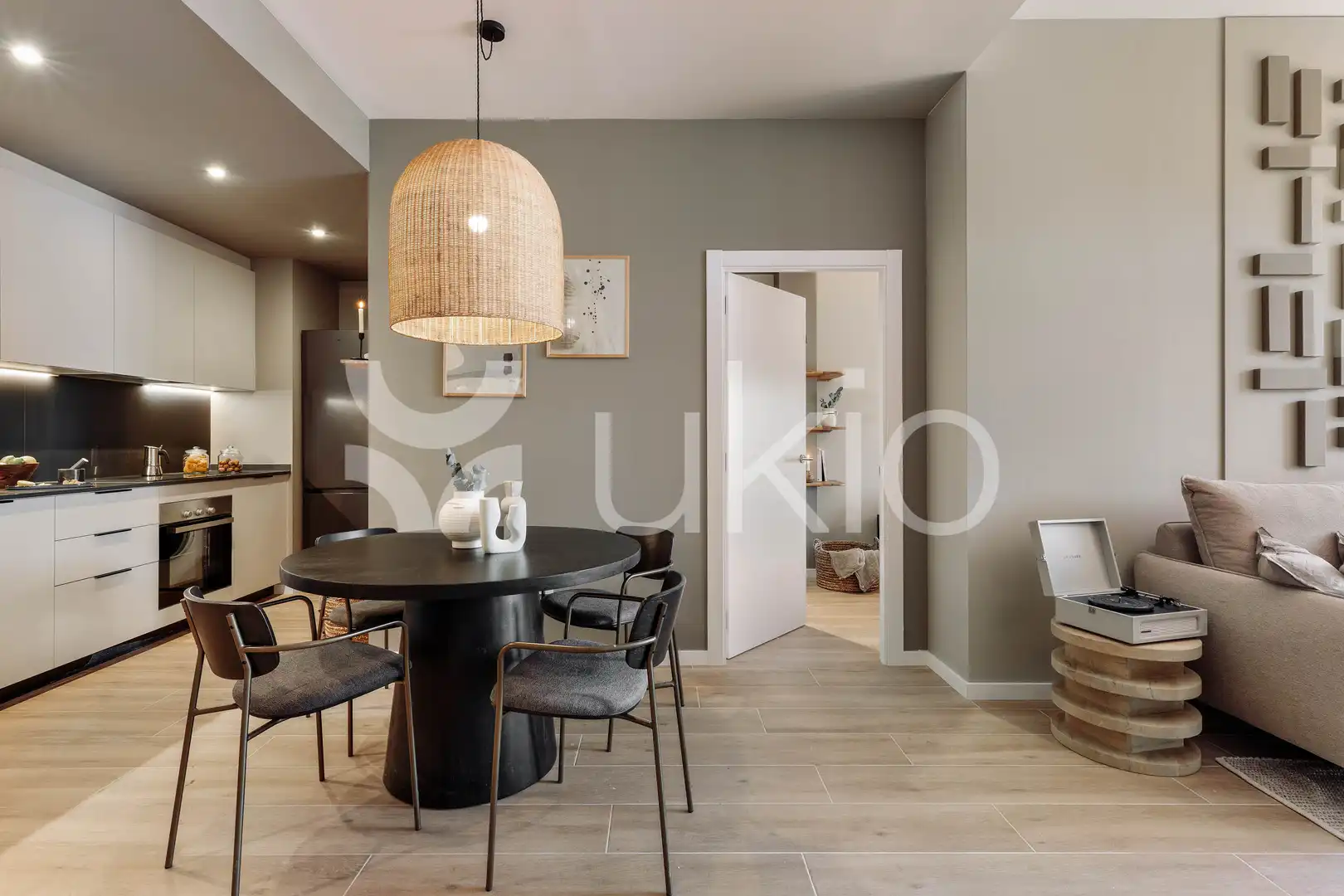 Comedor de Apartamento de alquiler en Barcelona con Aire acondicionado, Calefacción y Amueblado