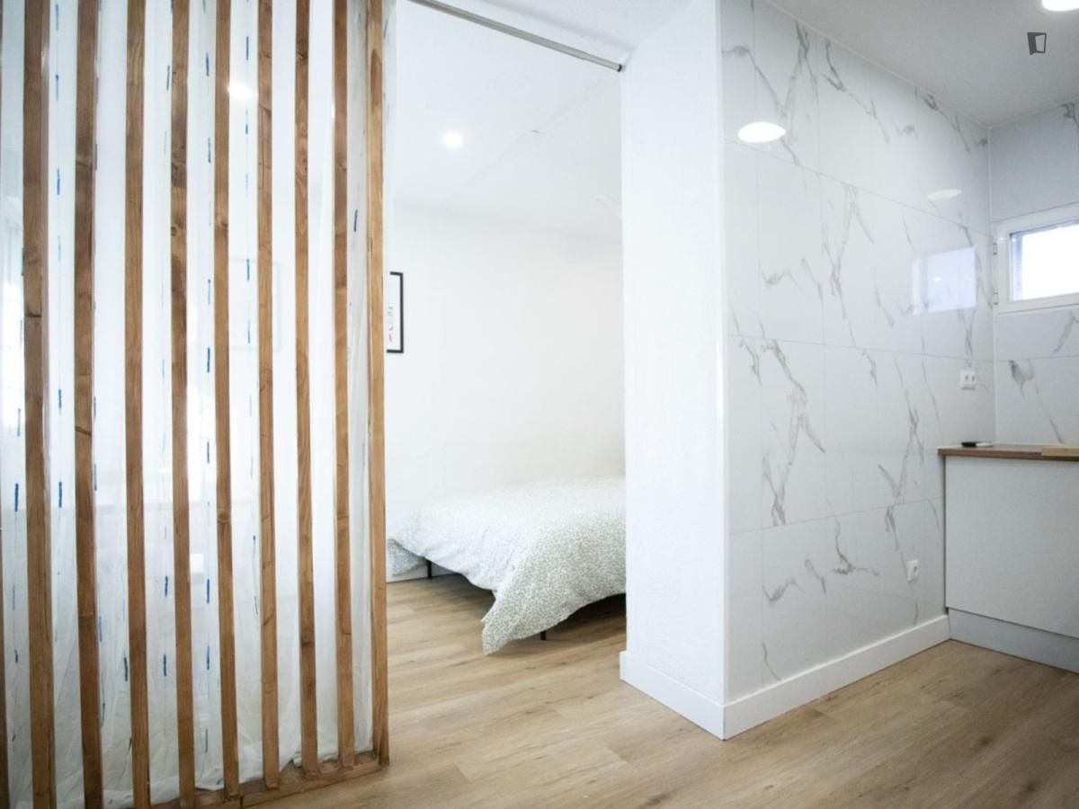 Dormitori de Estudi de lloguer en  Madrid Capital amb Moblat, Rentadora i Internet