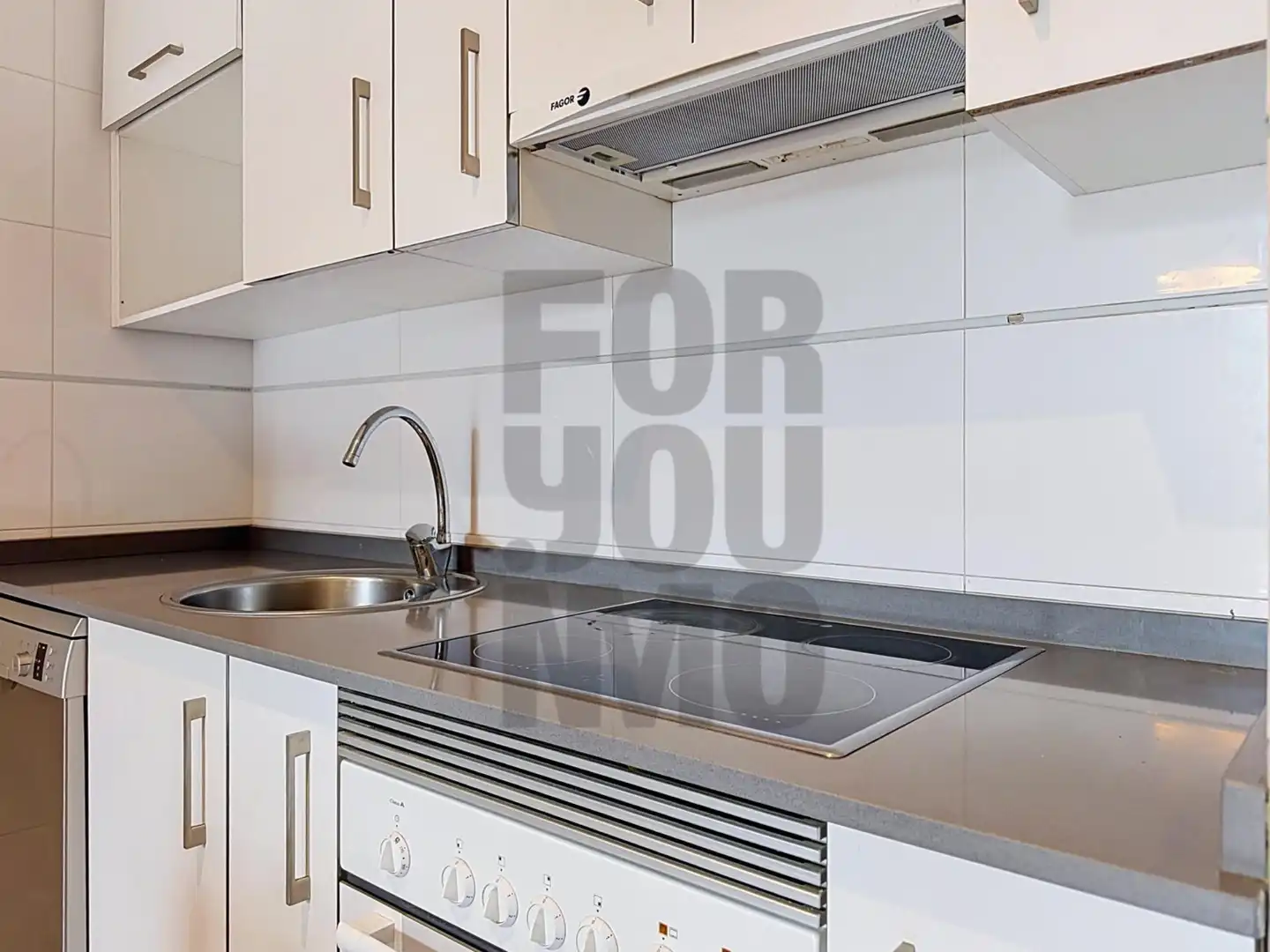 Cocina de Piso en venta en Irun  con Calefacción, Trastero y Balcón