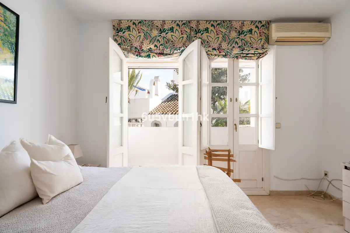 Schlafzimmer von Einfamilien-Reihenhaus zum Verkauf in Marbella mit Klimaanlage und Terrasse