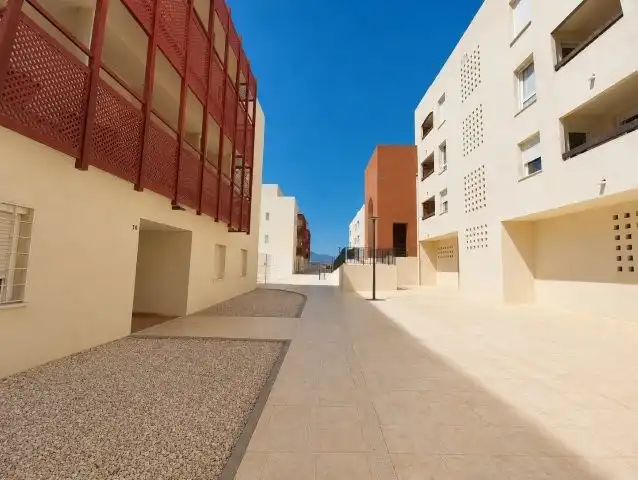 Vista exterior de Piso en venta en Manilva con Aire acondicionado, Calefacción y Jardín privado