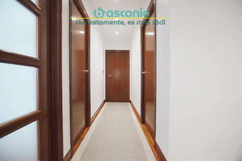 Piso en venta en Basauri  con Amueblado y Balcón