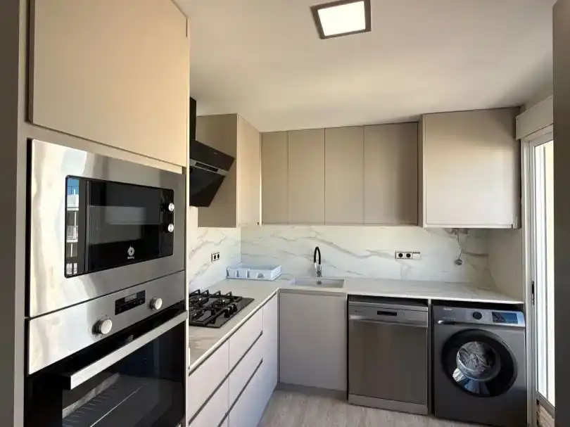 Küche von Wohnung zur Miete in Miramar mit Klimaanlage, Schwimmbad und Balkon
