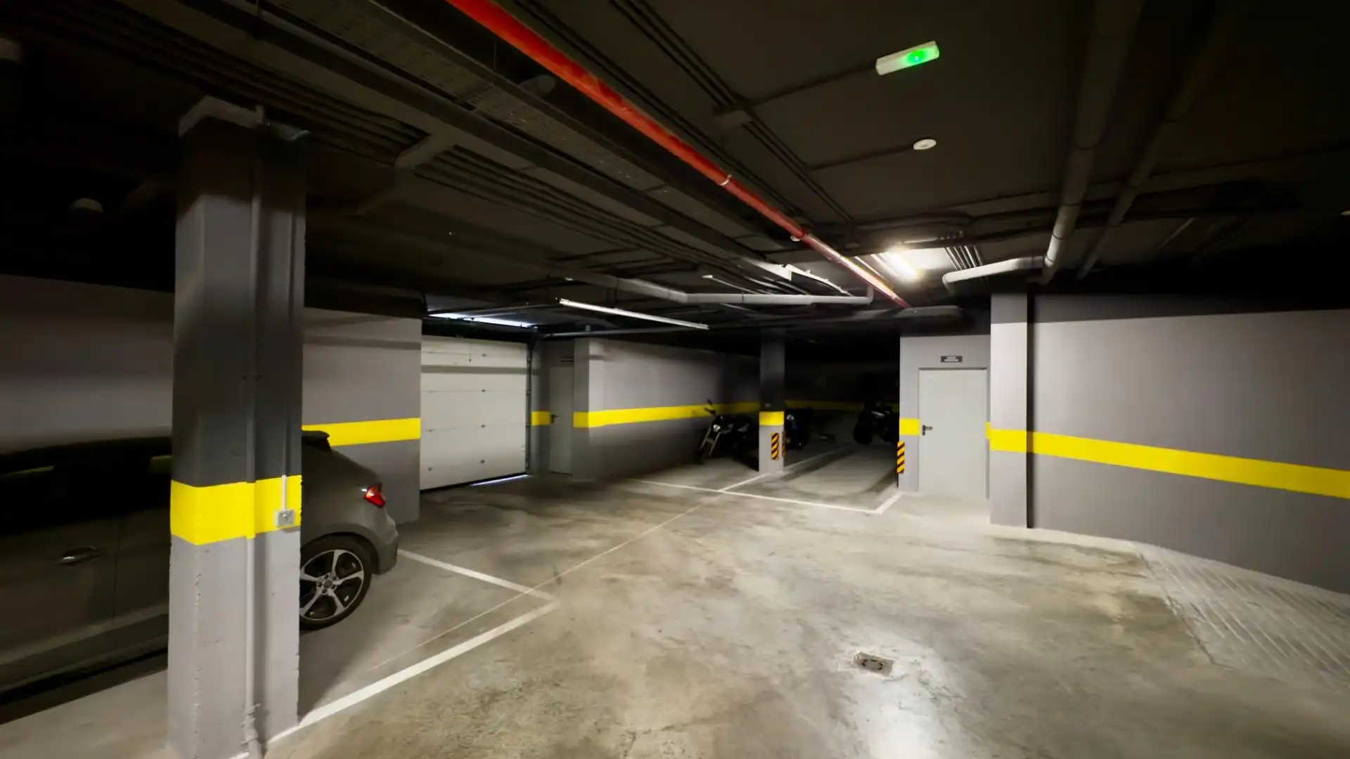 Parking of Flat for rent in Granada  with Air Conditioner, Heating and Terrace