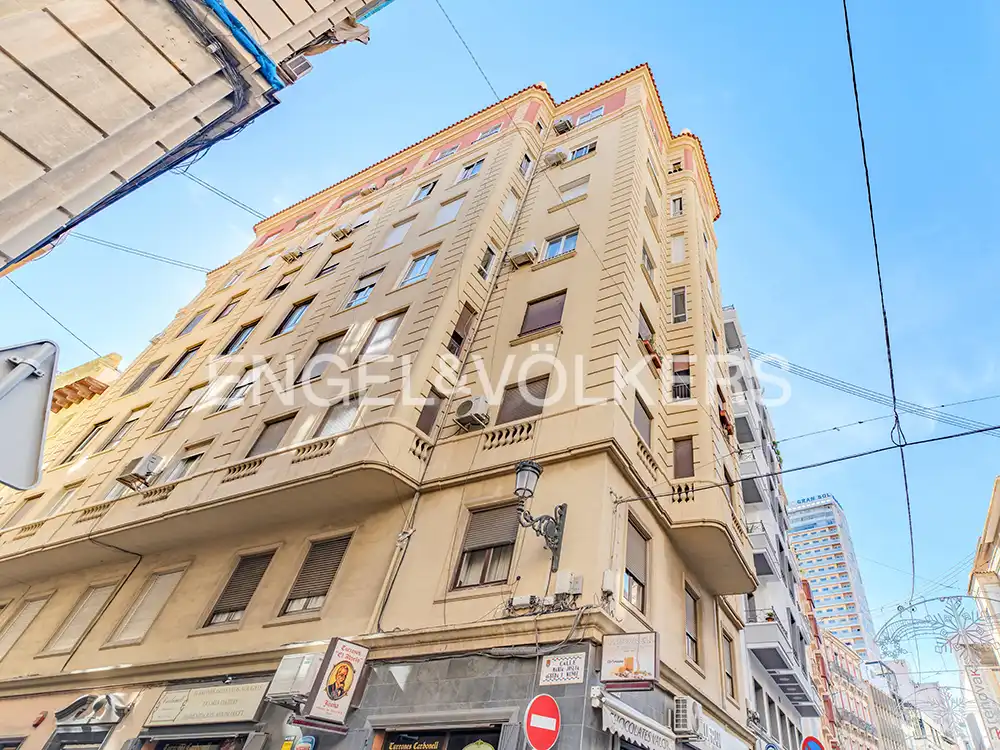 Vista exterior de Àtic en venda en Alicante / Alacant amb Aire condicionat, Calefacció i Terrassa