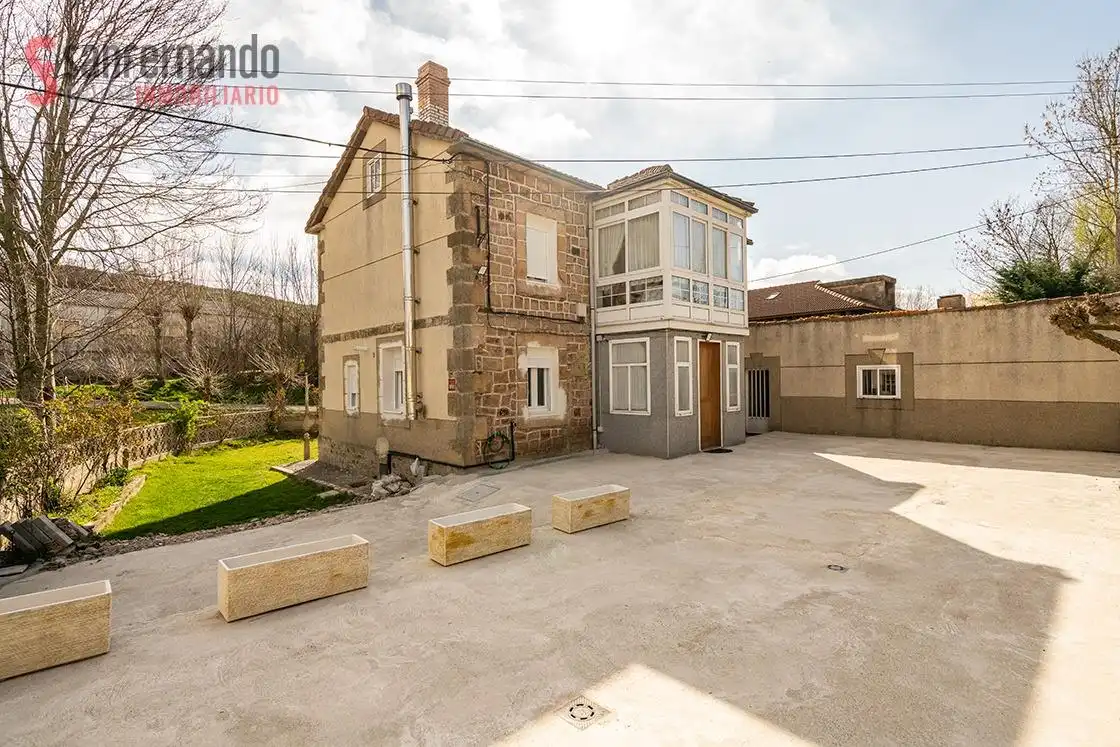 Vista exterior de Casa o xalet en venda en Campoo de Enmedio amb Calefacció, Jardí privat i Terrassa