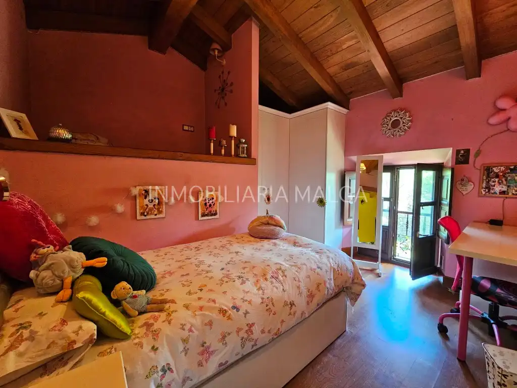 Dormitori de Casa o xalet en venda en Villaviciosa amb Calefacció, Jardí privat i Parquet