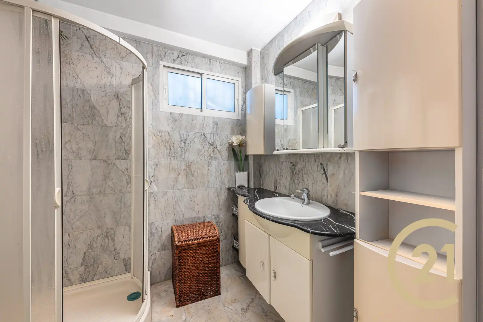 Baño de Piso en venta en Marbella con Aire acondicionado y Terraza