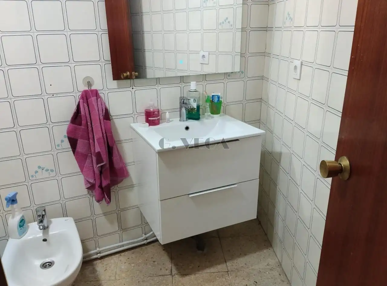 Bany de Pis en venda en Vigo  amb Parquet i Traster
