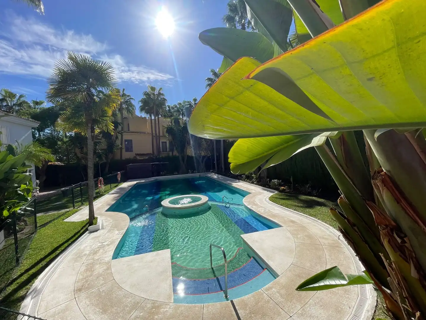 Piso con piscina en venta en Milla de Oro