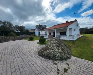 Vista exterior de Pis en venda en Cáceres Capital amb Aire condicionat, Calefacció i Jardí privat