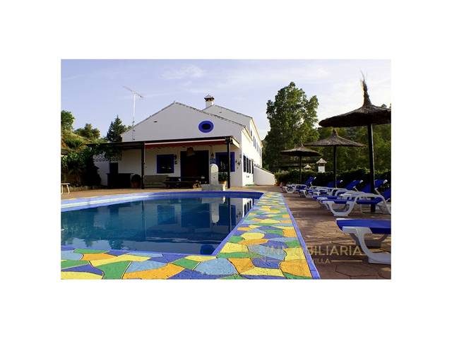 Edificio en Venta en Calle Tolox en Guaro