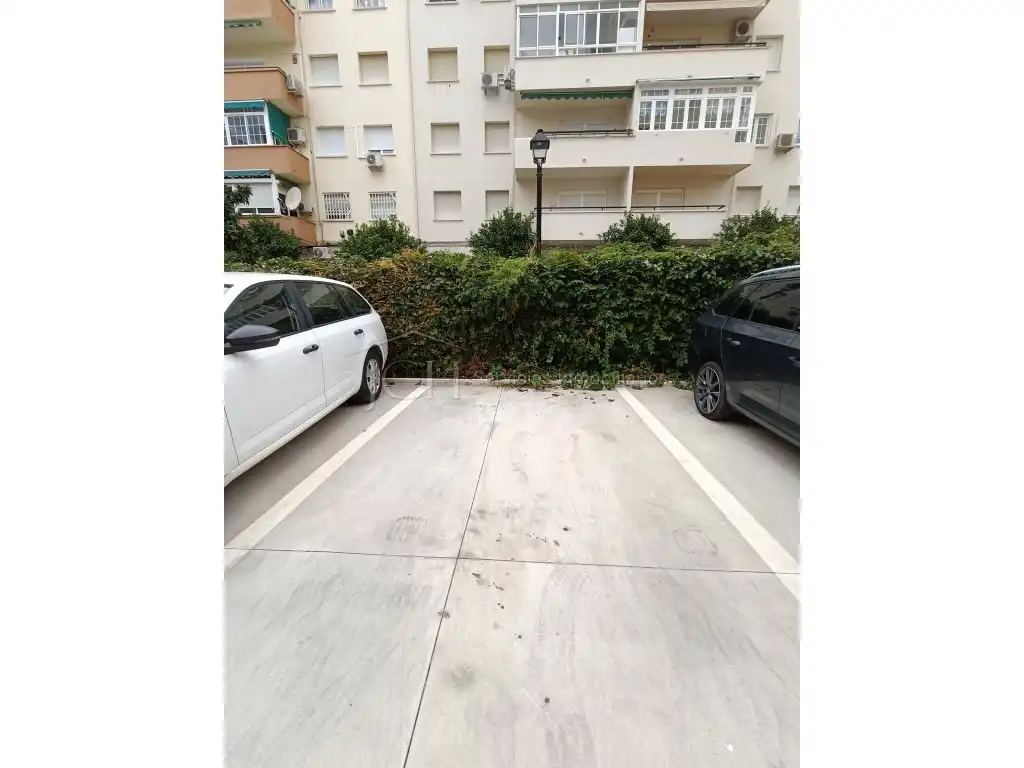 Parking de Piso en venta en Fuengirola con Piscina, Horno y Lavadora