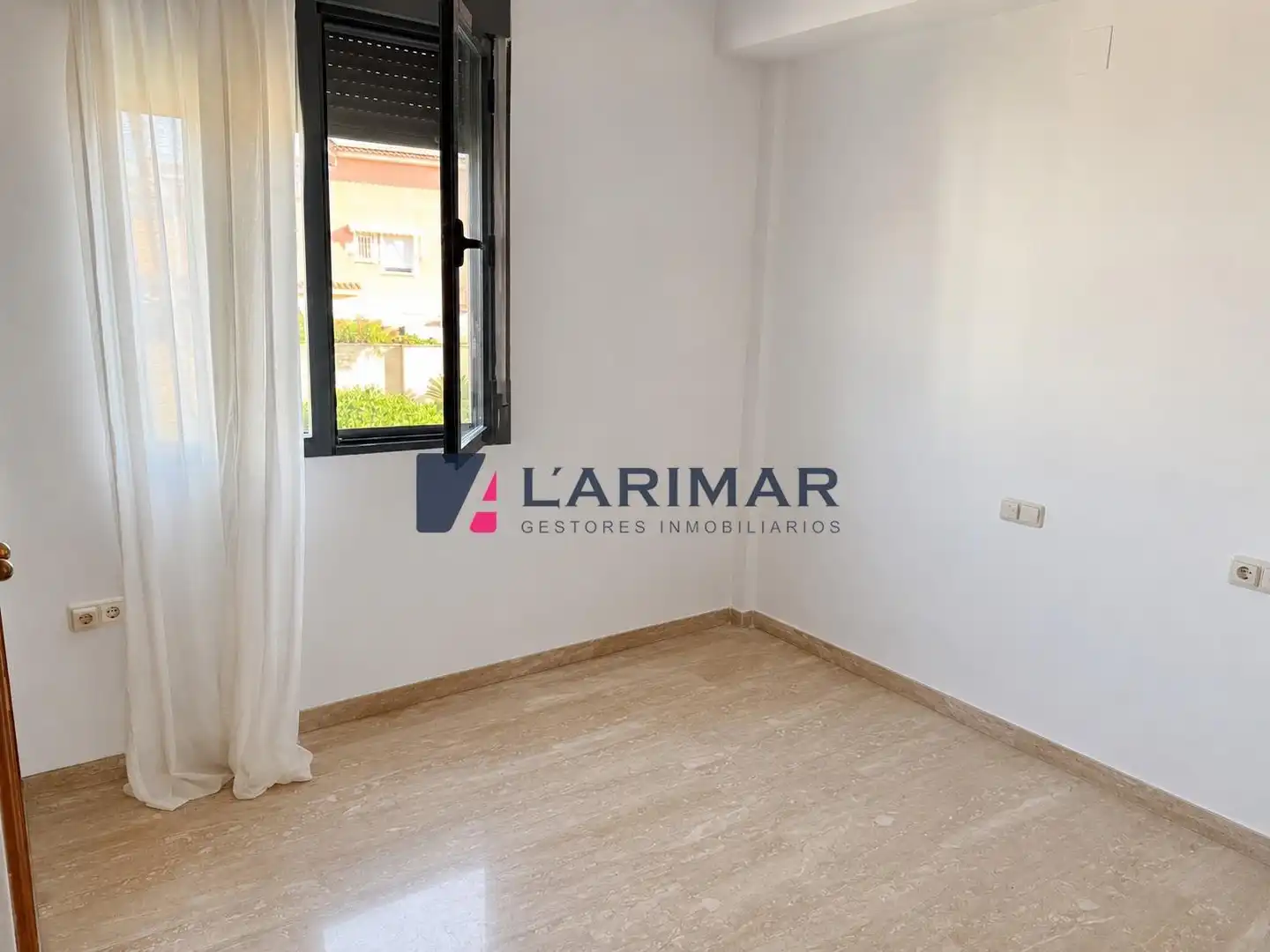 Dormitori de Casa adosada de lloguer en Alicante / Alacant amb Aire condicionat, Calefacció i Jardí privat