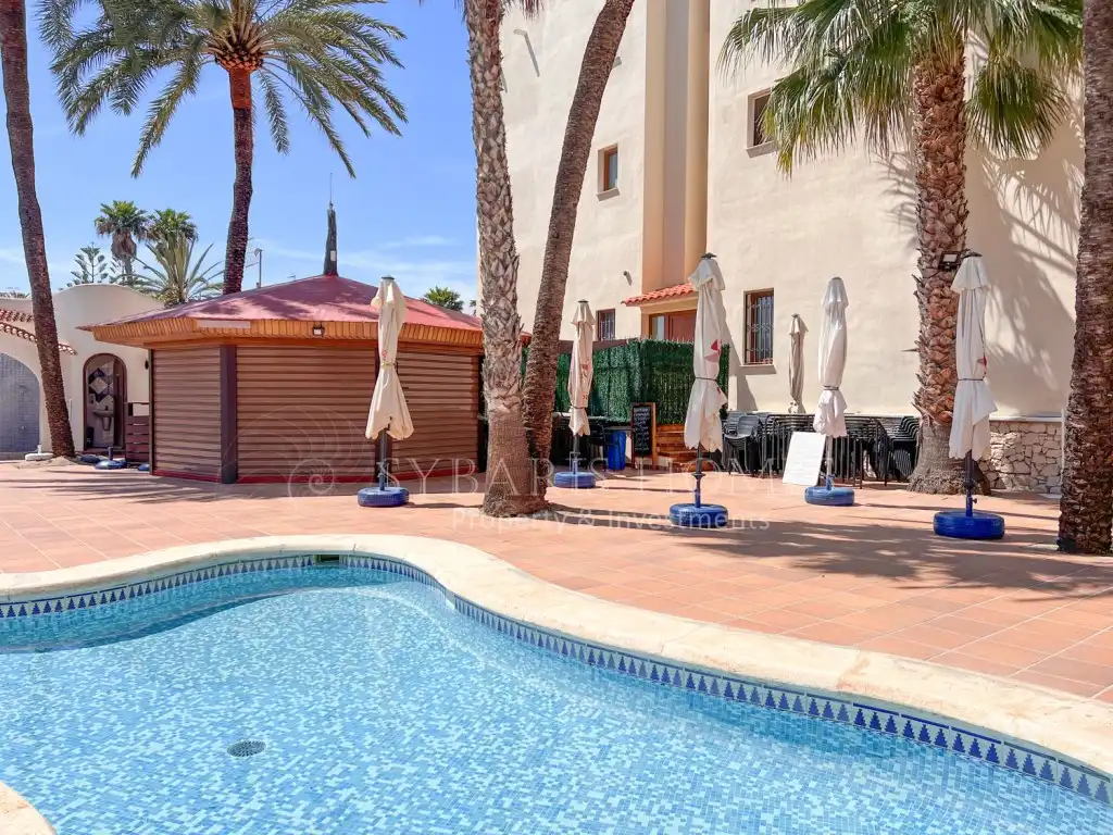 Piscina de Apartamento de alquiler en Dénia con Aire acondicionado, Jardín privado y Piscina