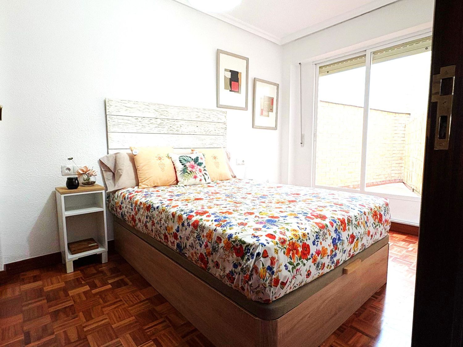 Dormitori de Apartament de lloguer en Salamanca Capital amb Calefacció, Parquet i Terrassa