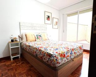 Dormitori de Apartament de lloguer en Salamanca Capital amb Calefacció, Parquet i Terrassa