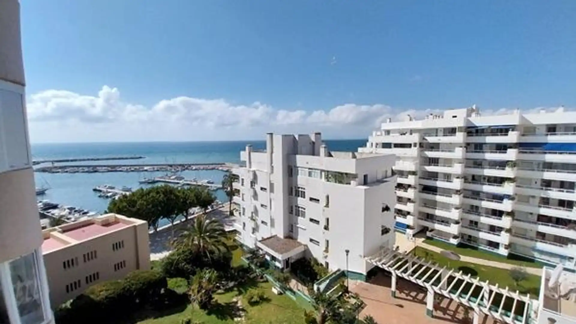 Exterior view of Flat for rent in Estepona  with Private garden, Terrace and Community pool