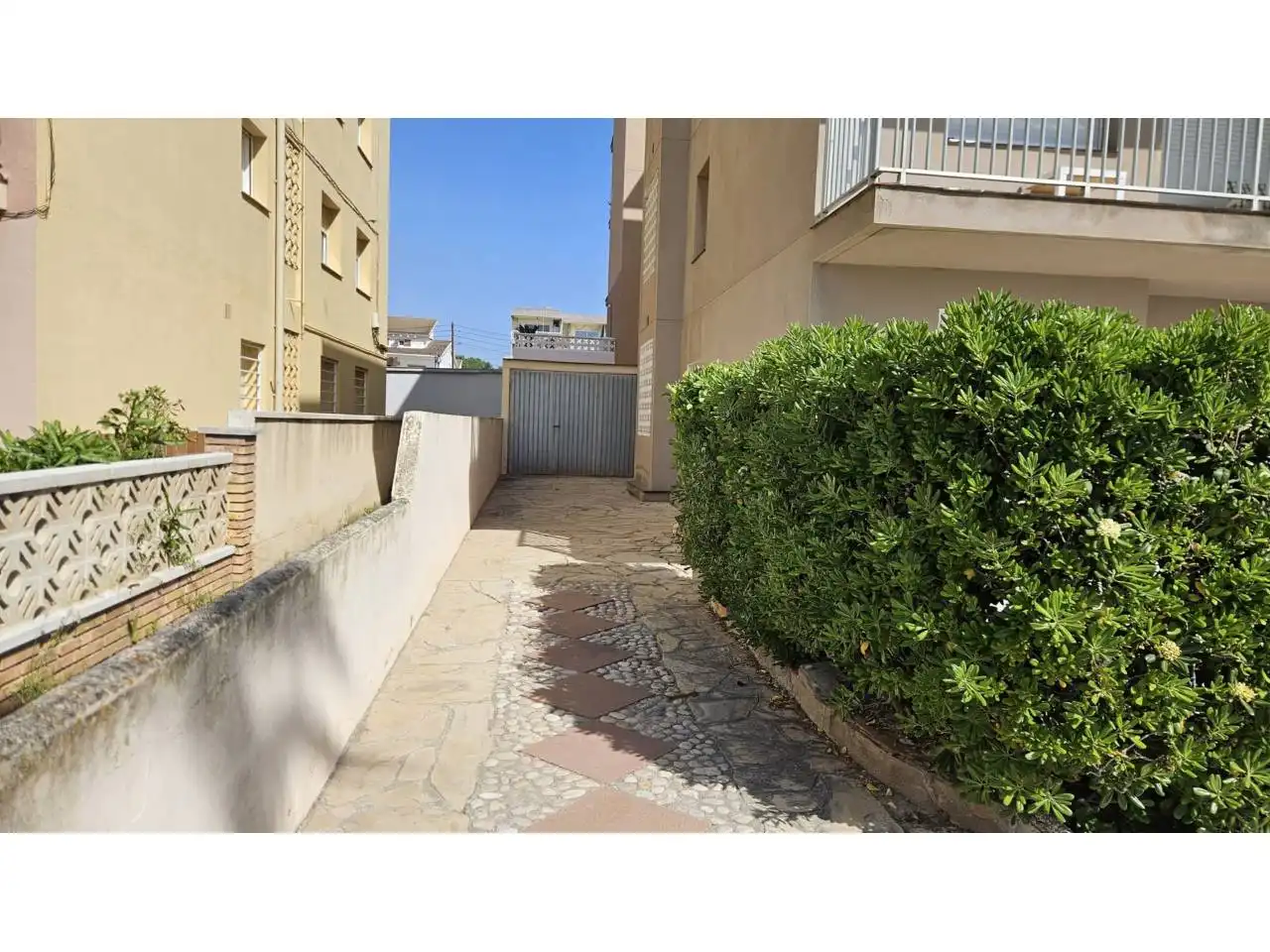 Vista exterior de Piso de alquiler en Vilanova i la Geltrú con Jardín privado, Terraza y Amueblado