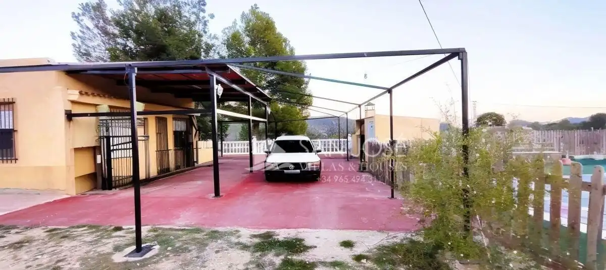 Aparcament de Casa o xalet en venda en Monóvar  / Monòver amb Calefacció, Traster i Piscina