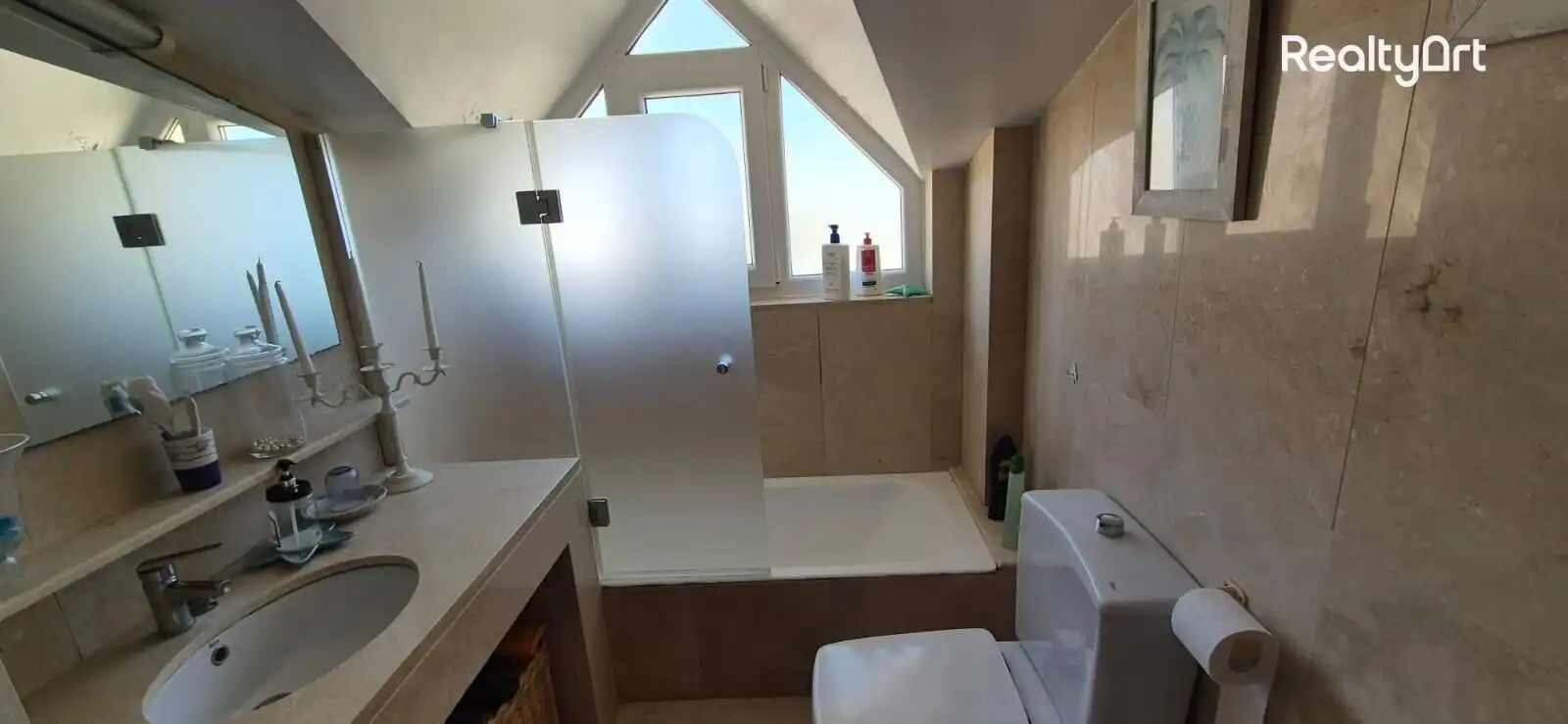 Baño de Ático en venta en Sotogrande con Terraza y Alarma