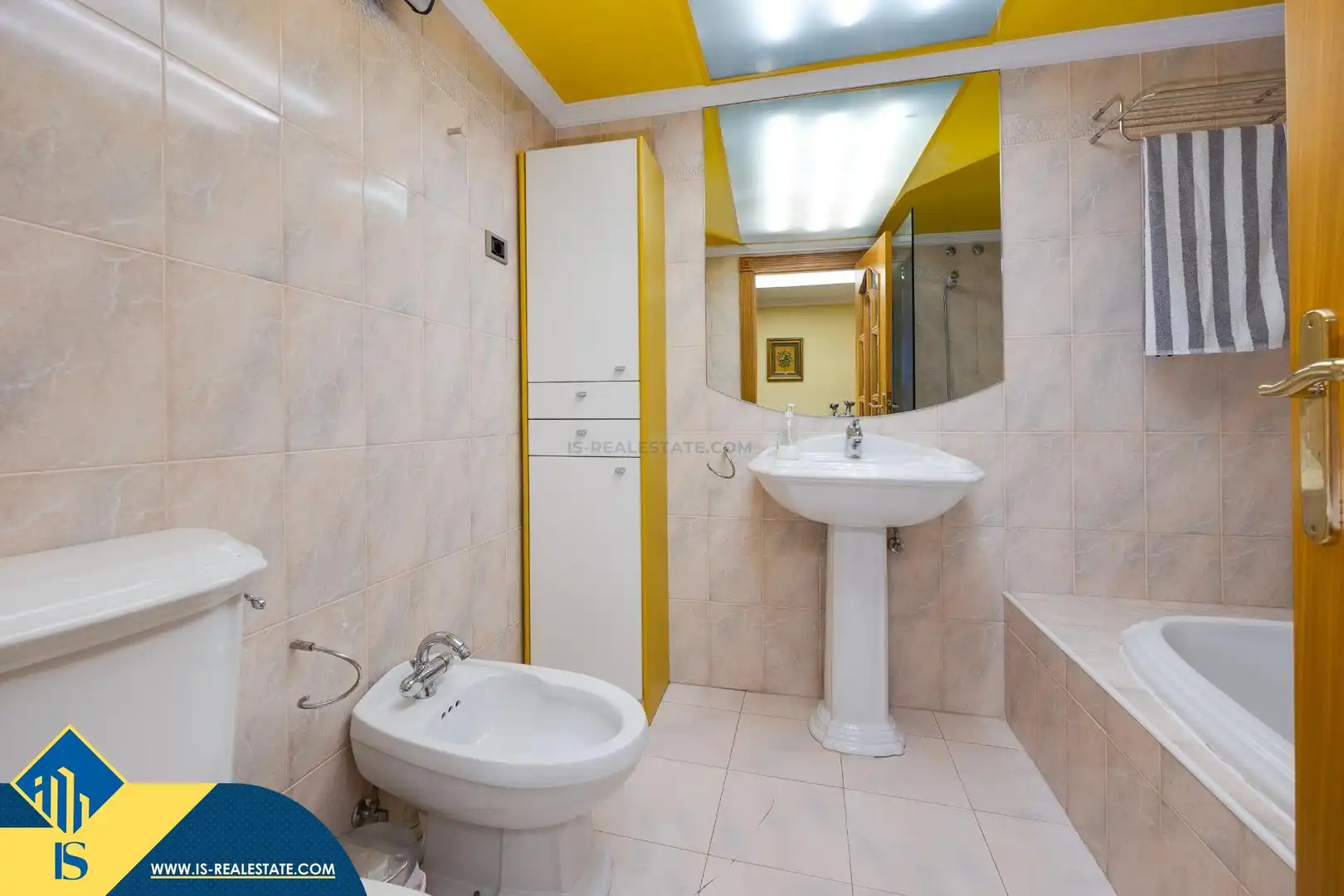 Baño de Ático de alquiler en Torrevieja con Terraza, Trastero y Amueblado
