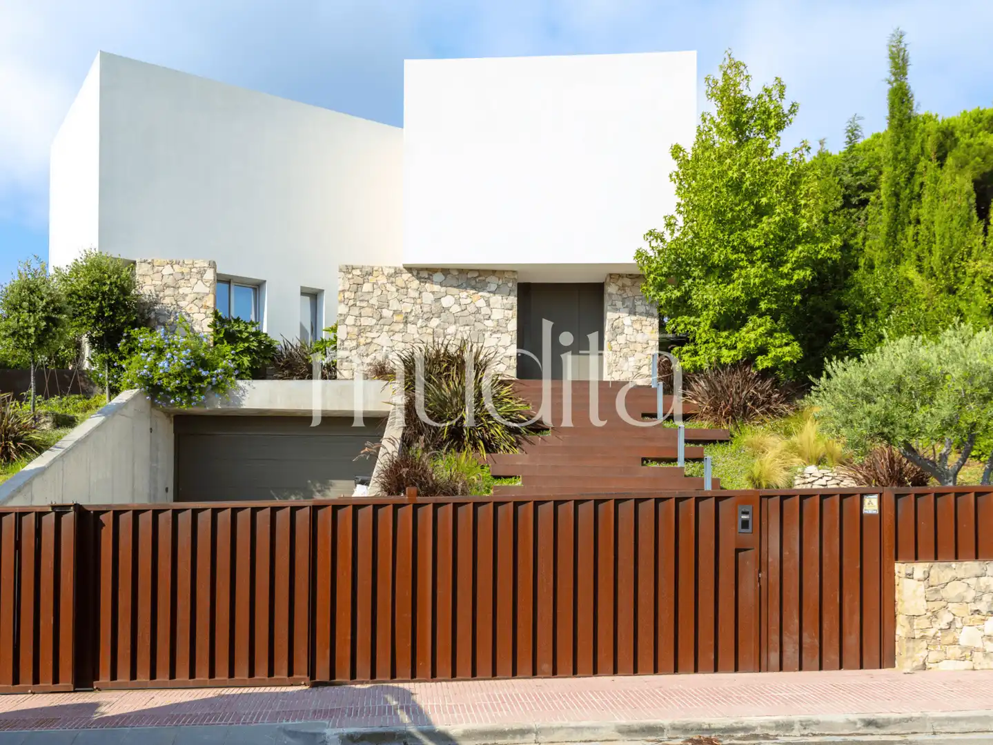 Vista exterior de Casa o xalet en venda en Teià amb Calefacció, Jardí privat i Terrassa