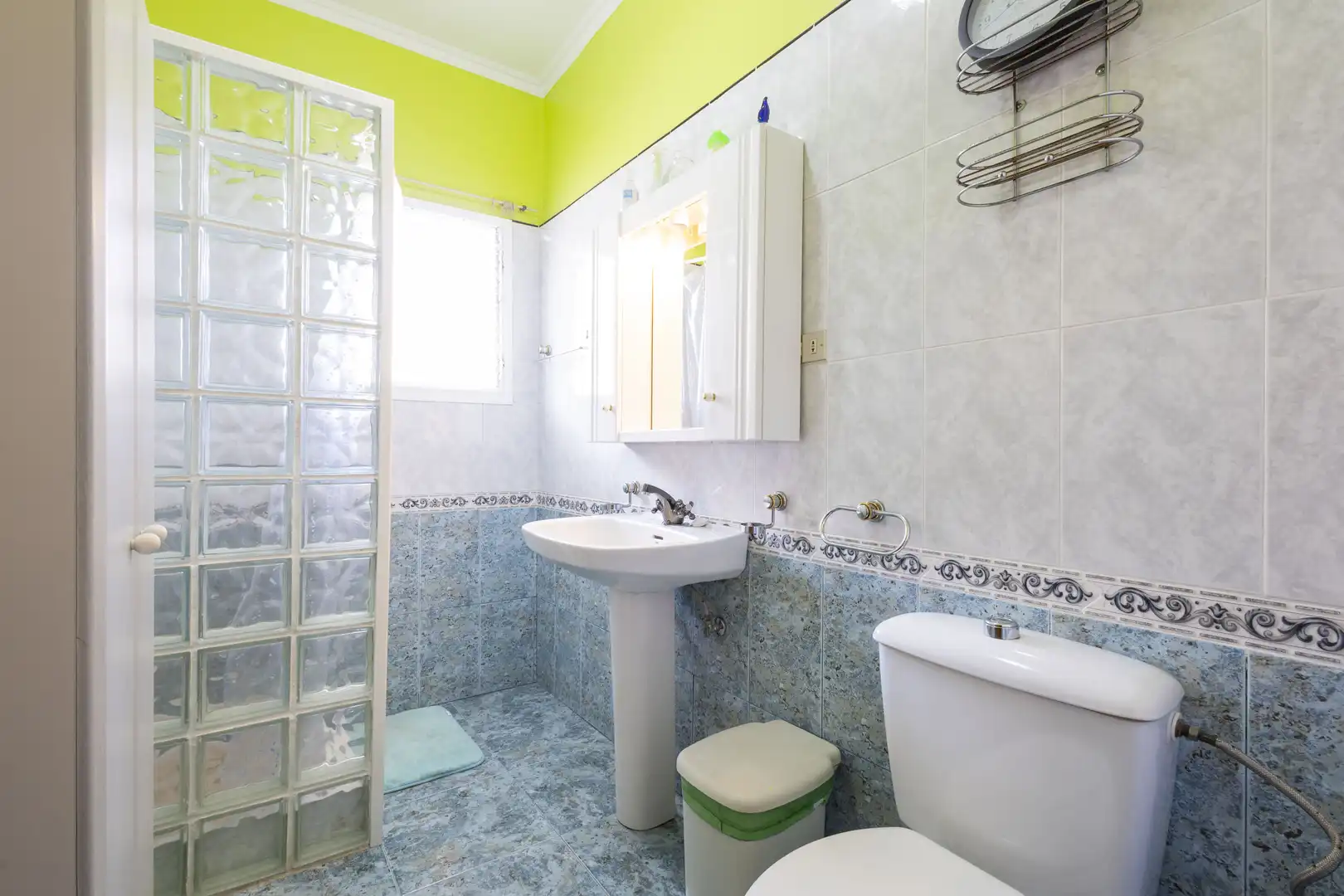 Baño de Piso en venta en Güímar con Terraza y Balcón